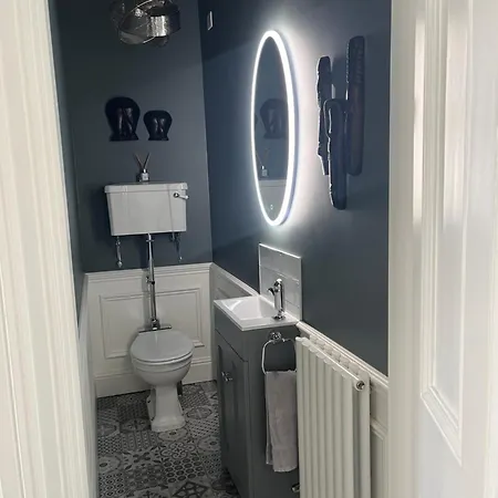 Kenilworth Square North Holiday home