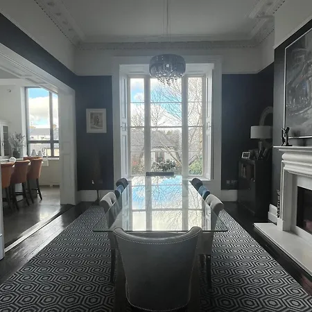 Kenilworth Square North Holiday home *