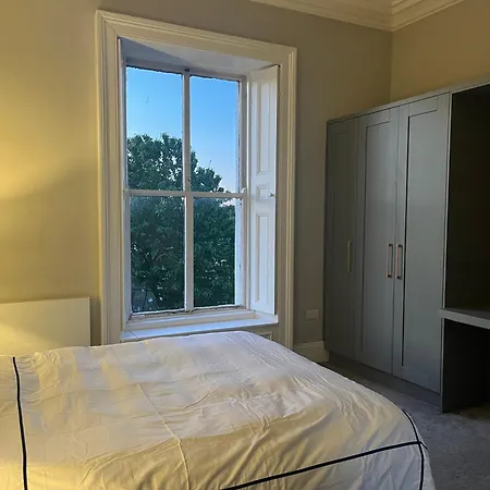 Kenilworth Square North Holiday home *