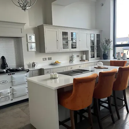 Kenilworth Square North Holiday home *