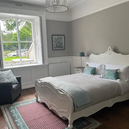 Kenilworth Square North Homestay