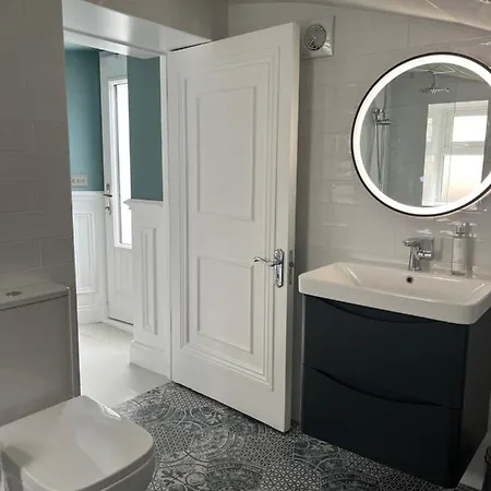Homestay Kenilworth Square North *