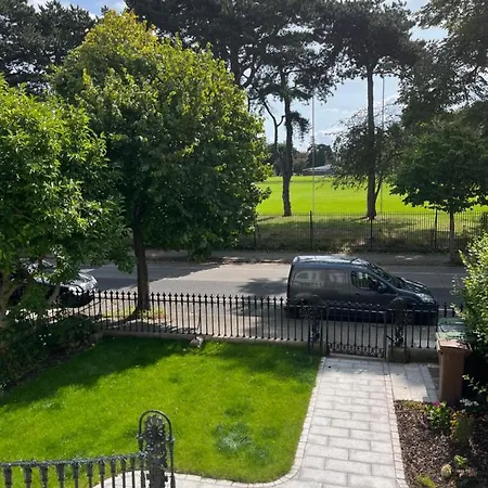 Homestay Kenilworth Square North *