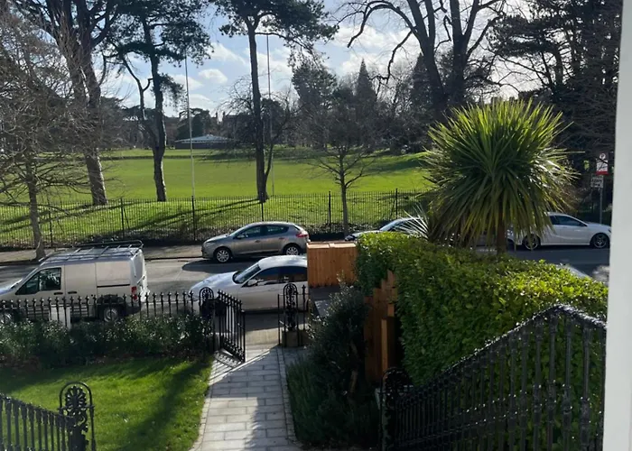 Kenilworth Square North Holiday home