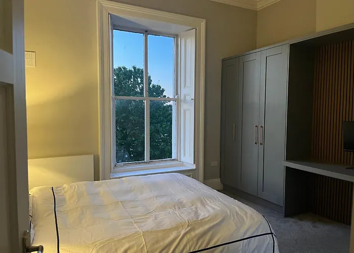 Kenilworth Square North Holiday home *